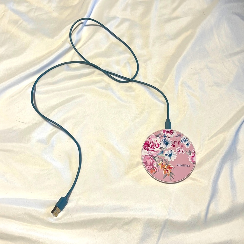 Yumi Kim Android wireless charging pad